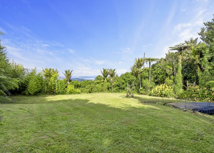  at 21 Quinns Road, Waiatarua, Waitakere City, Auckland