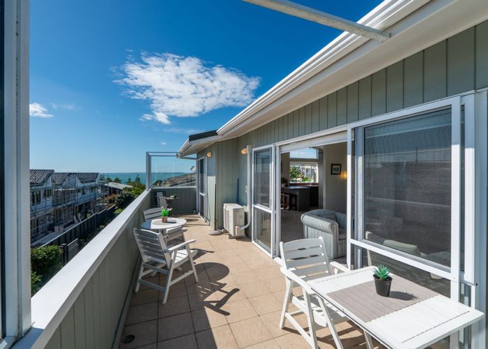  at 1/85 Deep Creek Road, Waiake, North Shore City, Auckland