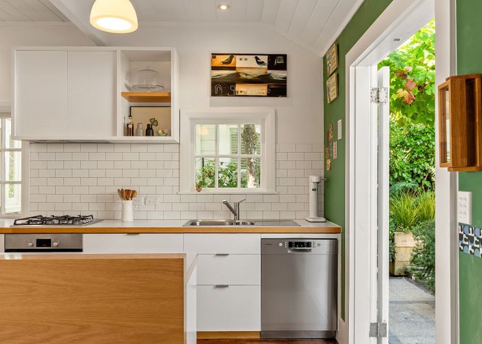  at 4 Manuka Terrace, Eastbourne, Lower Hutt, Wellington