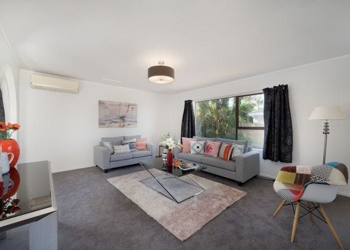  at 2/32 Ballater Place, Highland Park, Manukau City, Auckland
