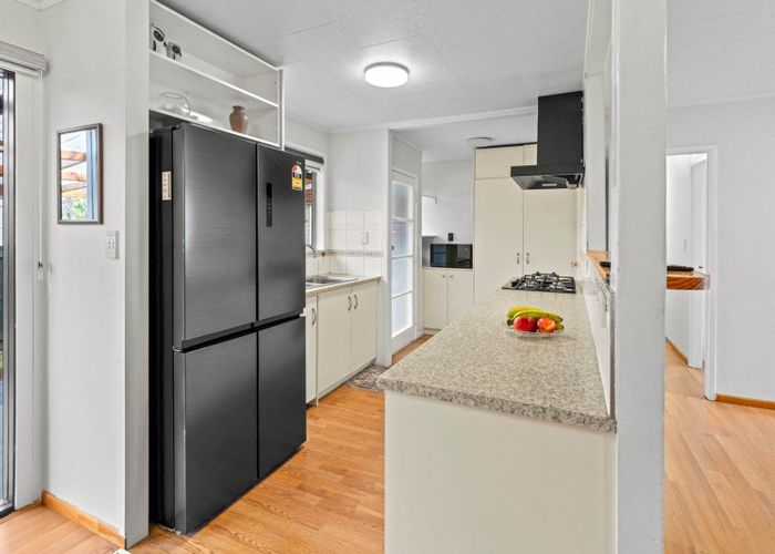  at 2/18 Komako Place, Papatoetoe, Manukau City, Auckland