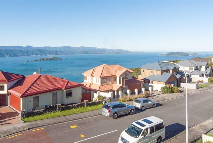  at 2 Domett Street, Newlands, Wellington