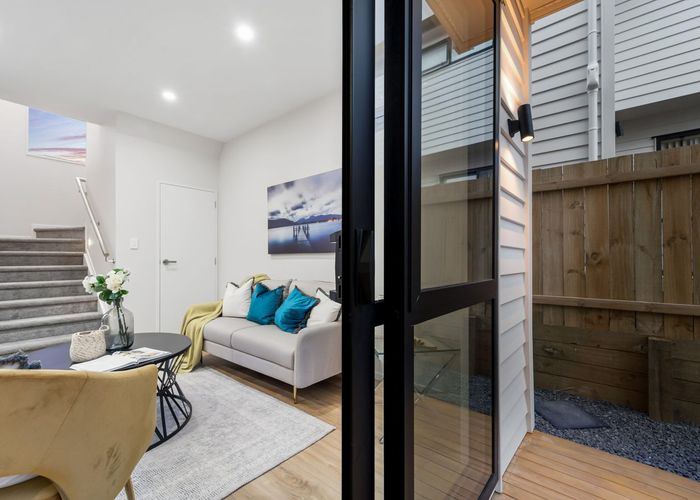  at 2-33 Colwill Road, Massey, Waitakere City, Auckland