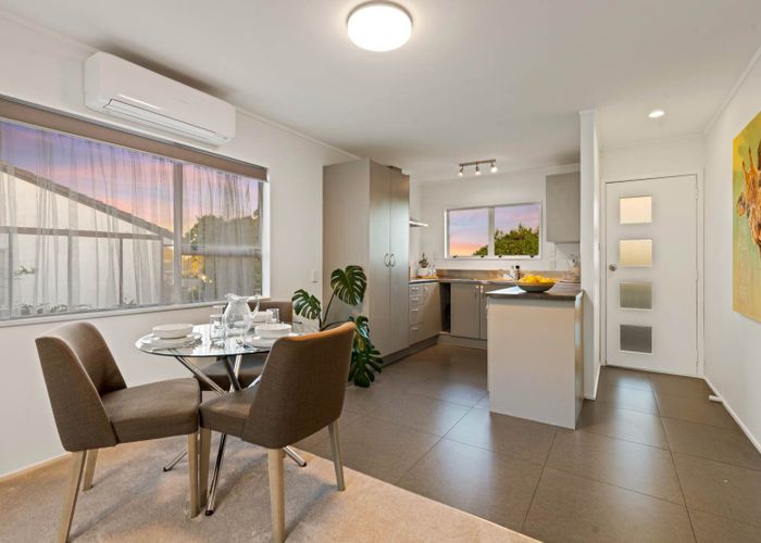  at 2/5 Cheam Place, Pakuranga Heights, Manukau City, Auckland