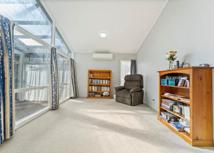  at 2/15 McIntyre Road, Mangere Bridge, Manukau City, Auckland
