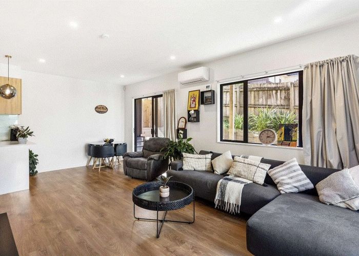  at 16/26 Springvale Drive, Fairview Heights, North Shore City, Auckland