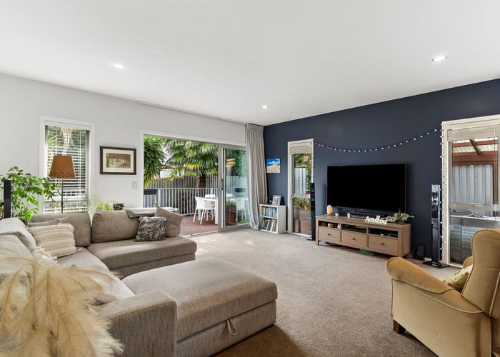  at 32 John Downs Drive, Browns Bay, North Shore City, Auckland
