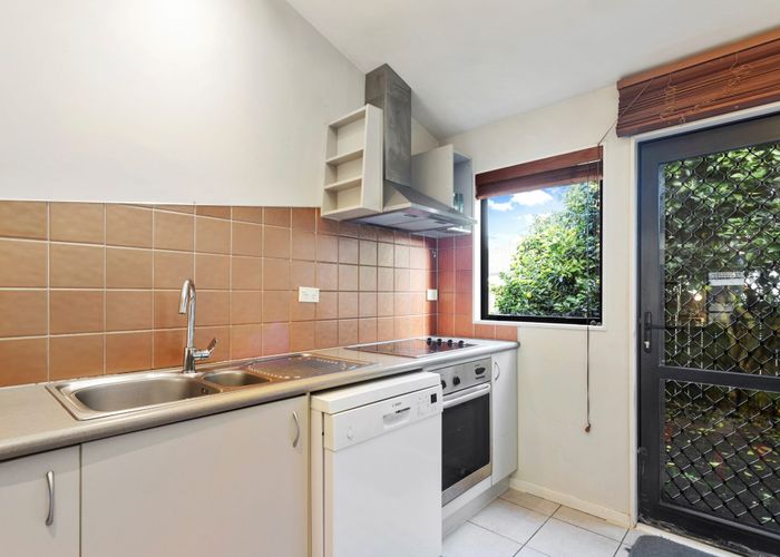  at 28 Spalding Rise, Golflands, Auckland