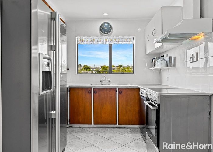  at 2/35 Topliss Drive, Northcross, Auckland