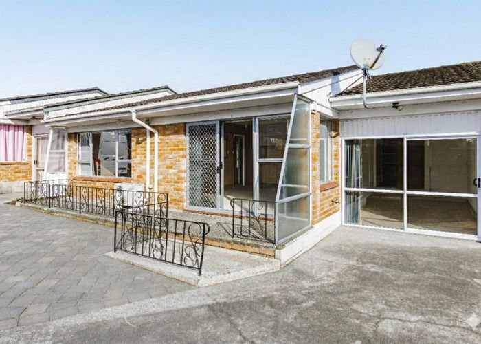  at 2/75 Coronation Road, Papatoetoe, Manukau City, Auckland
