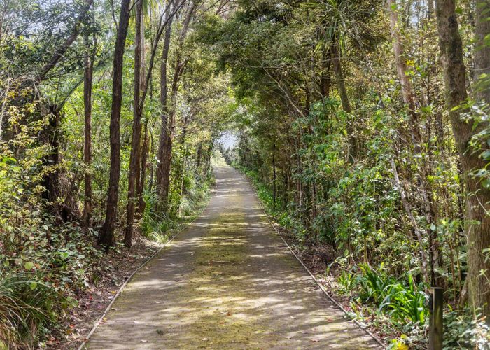  at 2 Te Kawau Pass, Greenhithe, North Shore City, Auckland