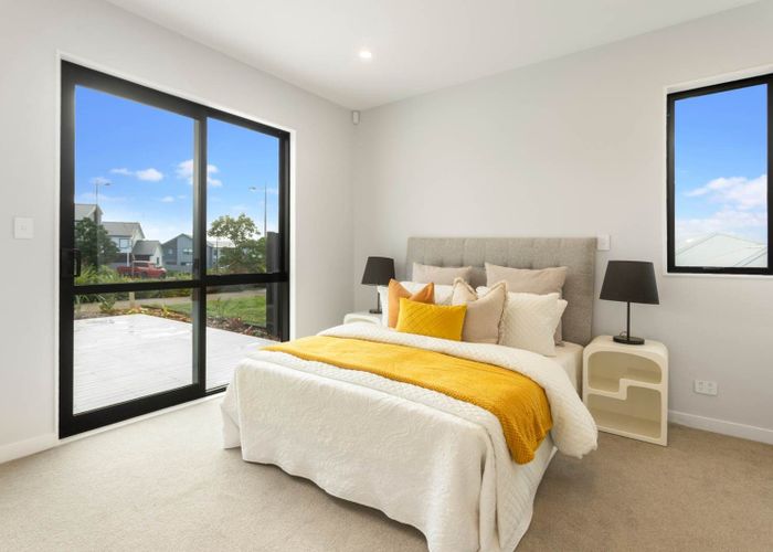  at 18 Parkmore Drive, Rosehill, Papakura