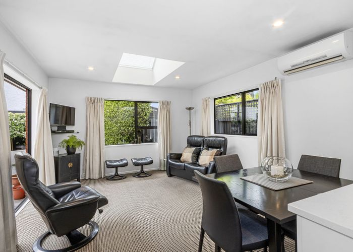  at 2/22 Snowdon Road, Fendalton, Christchurch