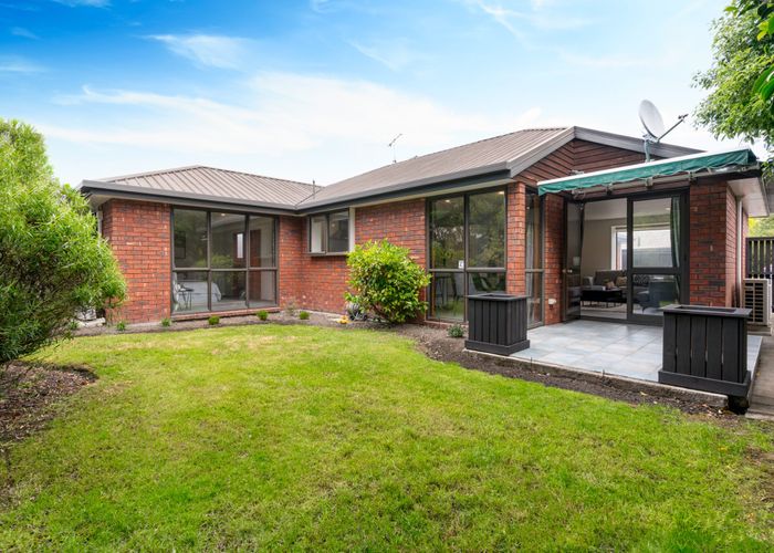  at 2/40 Windermere Road, Papanui, Christchurch
