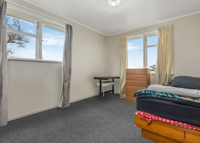  at 5 Farnborough Crescent, Mangere, Auckland