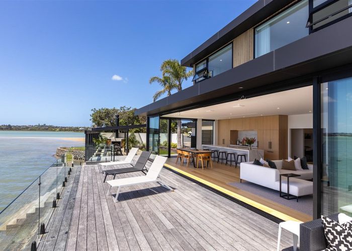  at 17 Lansdowne Street, Bayswater, North Shore City, Auckland