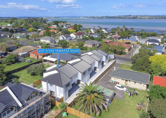  at 35E Tamatea Avenue, Point England, Auckland