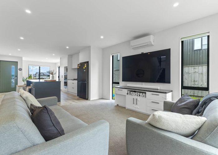  at 5 Parkmore Drive, Papakura, Papakura, Auckland