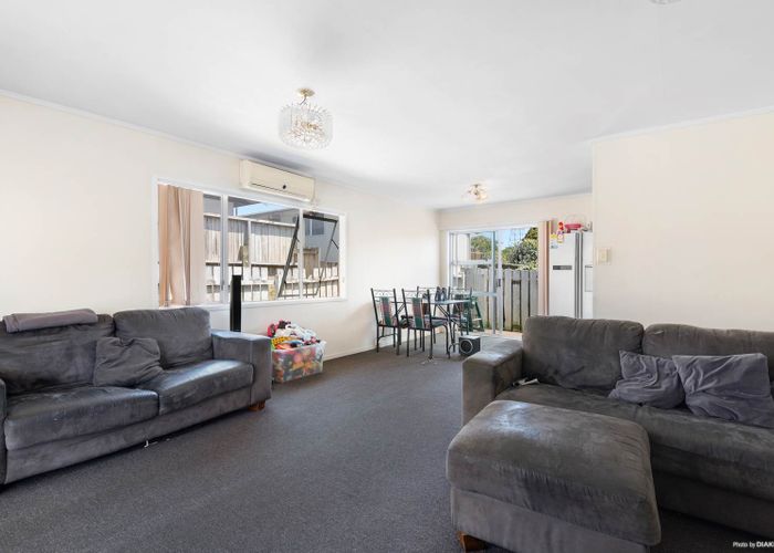  at 2/24A WAIMUMU road, Massey, Waitakere