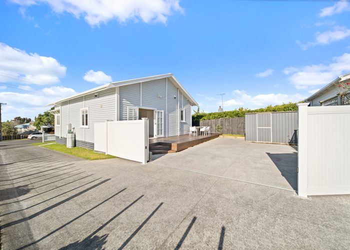  at 24 Mountain Road, Mangere Bridge, Auckland