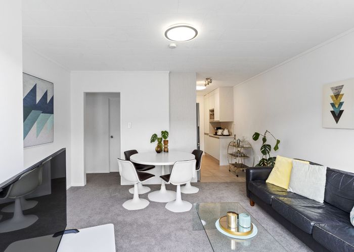  at 4/21 Houghton Street, Meadowbank, Auckland