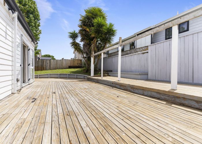  at 2/6 Sandgate Avenue, Botany Downs, Auckland