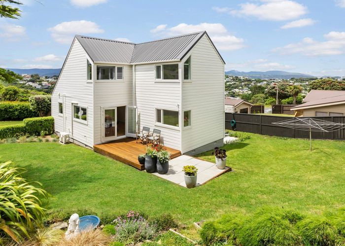  at 105 Akaroa Drive, Maupuia, Wellington