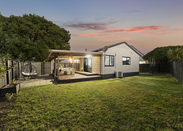  at 4/22 Barneys Farm Road, Clendon Park, Auckland