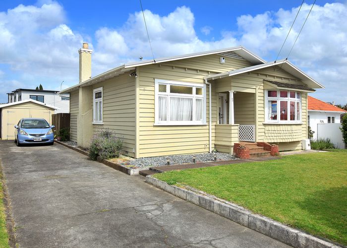 at 60 Huia Road, Point Chevalier, Auckland