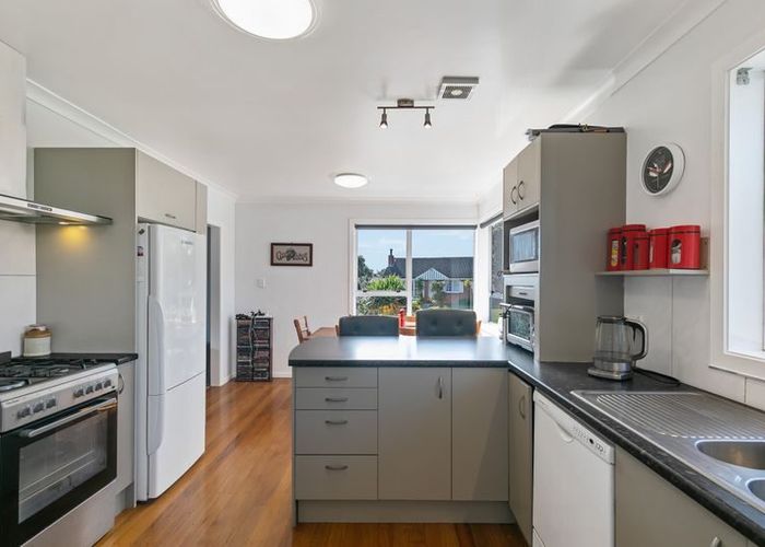  at 8 Juliet Ave, Howick, Manukau City, Auckland