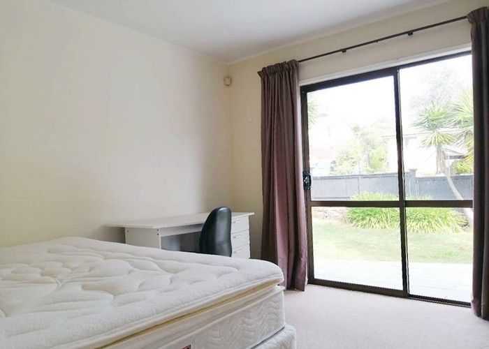  at 4 Garner Place, Glenfield, Auckland