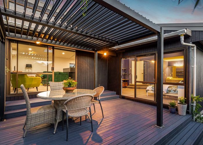  at 2/8 Gregg Place, Sunnyvale, Auckland