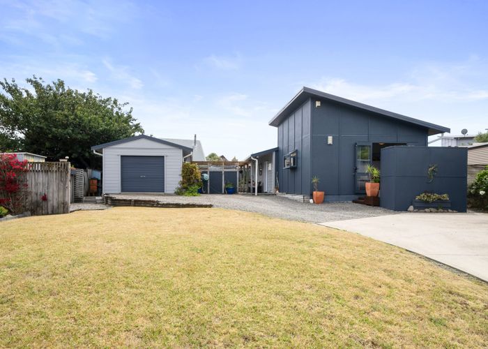  at 33 Rutherford Drive, Waikanae Beach, Waikanae