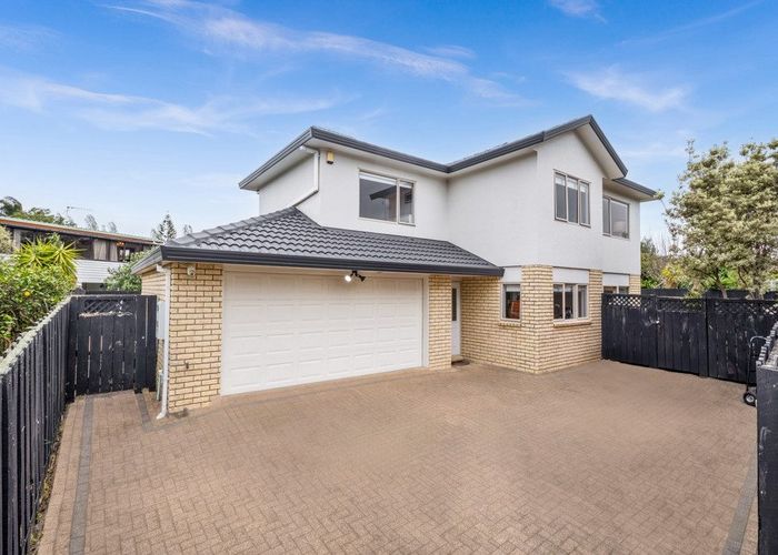  at 2/13 Fratley Avenue, Farm Cove, Manukau City, Auckland