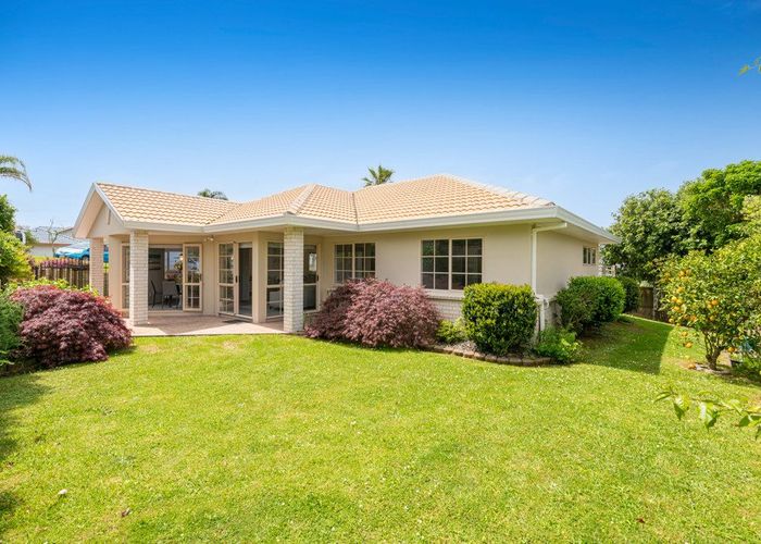  at 8 Godwin Court, Unsworth Heights, North Shore City, Auckland