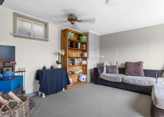  at 81 Dunns Avenue, The Pines Beach, The Pines Beach