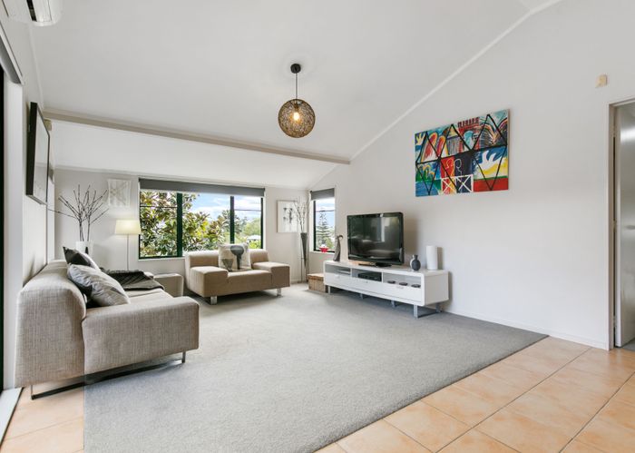  at 3/16 Woodside Avenue, Northcote, Auckland