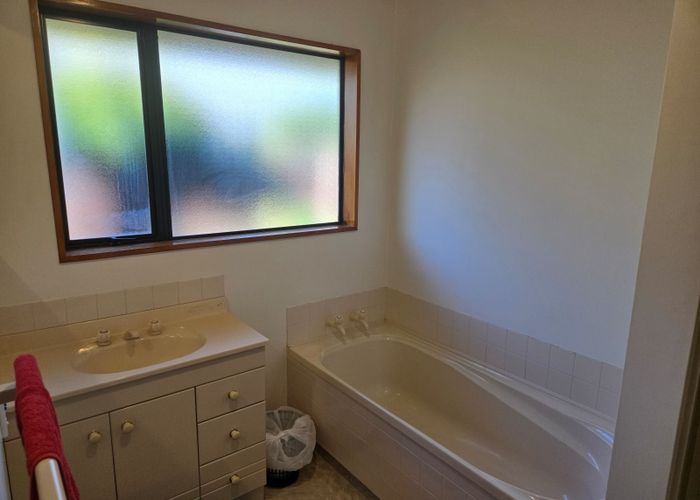  at 4 Amdale Avenue, Russley, Christchurch City, Canterbury