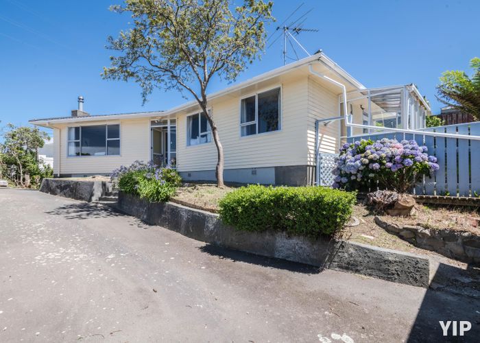  at 8 Link Road, Newlands, Wellington