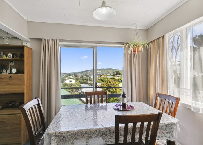 at 23 Griffiths Grove, Newlands, Wellington