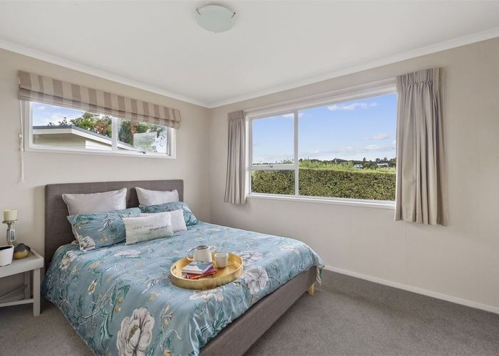  at 13 Edith Place, Dinsdale, Hamilton