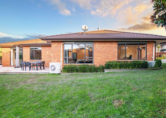 at 3 Stow Place, Henderson, Auckland