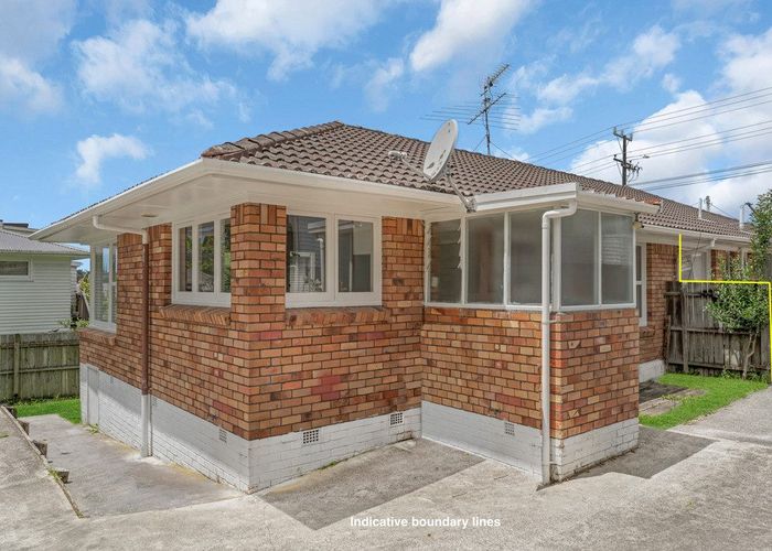  at 2/180 Archers Road, Glenfield, North Shore City, Auckland
