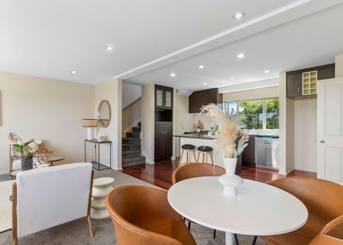  at 2/845 East Coast Road, Browns Bay, North Shore City, Auckland