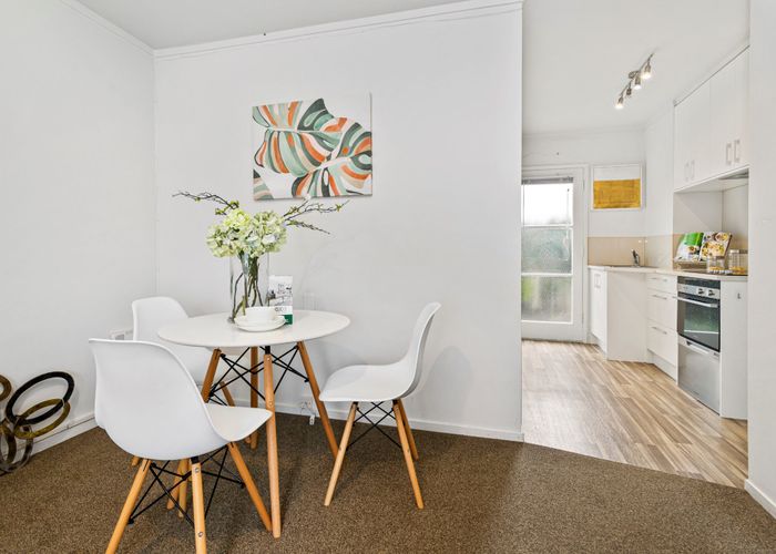  at 2/20 Henley Road, Mount Eden, Auckland