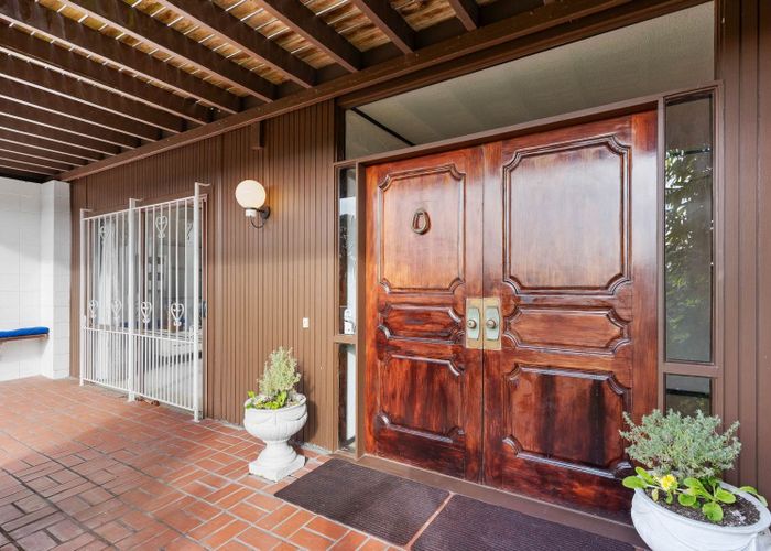  at 18 Surville Place, Mairangi Bay, North Shore City, Auckland