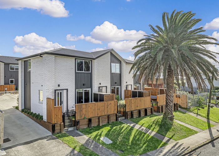 For sale 2/24 Kelwyn Road, Kelston, Waitakere City, Auckland homes