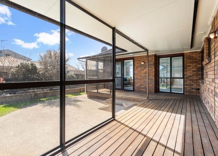  at 2/24 Woodbridge Lane, Milford, Auckland