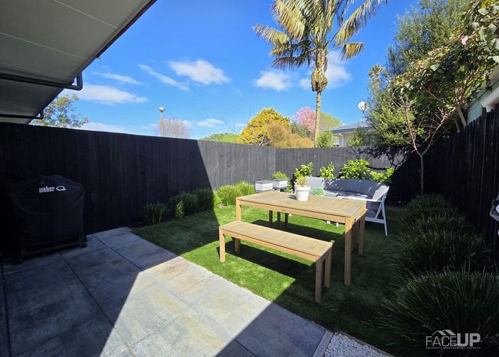  at 8/20 Moor Avenue, Te Atatu Peninsula, Waitakere City, Auckland