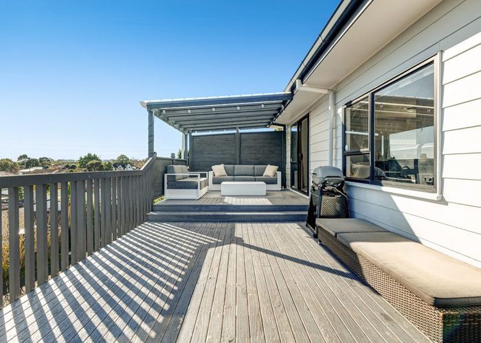  at 8 Sevilla Place, Unsworth Heights, North Shore City, Auckland